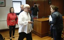 Una vecina increp� a los miembros del gobierno al salir. 