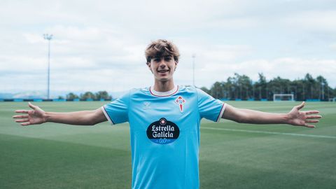 El canterano del Celta David Sueiro, tras renovar su contrato hasta el 2029.