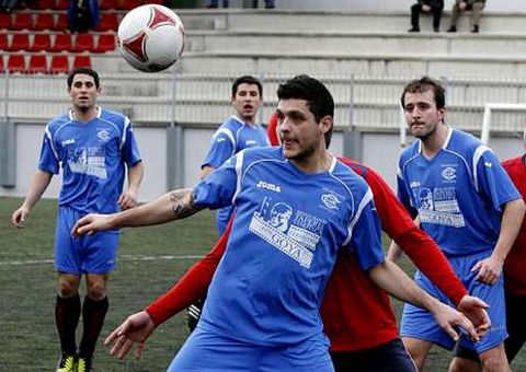 Los jugadores del Chantada B en un partido ante el Calasancio en O Sango�edo.