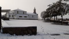 Nevada en el entorno de la iglesia parroquial de Santaballa
