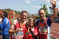 Dom�nguez, �ngeles Rodr�guez y Jos� M. Gont� con sus medallas.