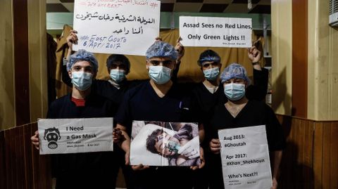 M�dicos de Damasco en un acto de protesta por el ataque qu�mico en Idlib. 