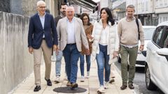 La secretaria xeral del PPdeG, Paula Prado, acompañada por otros miembros del partido, este domingo en Guitiriz.