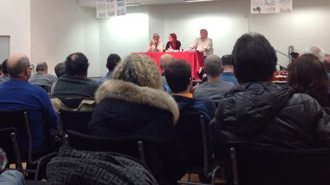 �ngel Abalde, Estefan�a Puente y Luis Alonso Echevarr�a, en el colegio Jovellanos