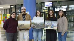Clara Fuci�os (IAA), Brais Pino, Andrea Rodr�guez, Lara Acemel y Mar�a Figueiredo (IAA) en el edificio Polit�cnico del campus de Ourense.