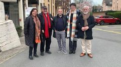 Abelenda, en el centro, ayer en Suiza con Ana Miranda y Ana Pont�n
