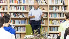�ngel Carracedo, durante a s�a charla no IES Maximino Romero de Lema