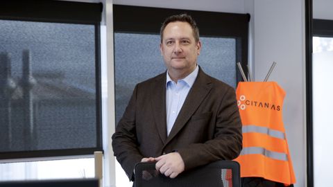 Javier Sal P�rez, en su despacho de la empresa en el concello de Culleredo