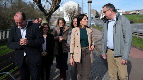 La conselleira Mar�a Mart�nez Allegue, con el alcalde de Ordes, Jos� Luis Mart�nez Sanjurjo, antes del acto en el que inform� sobre la nueva variante