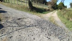 Zona de Villallonte, donde el PP de Nar�n critica el mal estado del vial y pide una marquesina para los escolares de Sedes