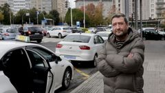 Salvador Varela, uno de los 140 taxistas movilizados en contra de los VTC, este jueves en la estación de autobuses de A Coruña