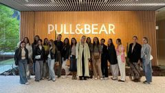 Alumnas de segundo curso de Xesti�n Industrial da Moda, en la sede de Pull & Bear