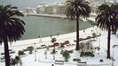 Fotografa del ahora puerto deportivo de Gijn, con Cimavilla al fondo, de enero de 1985