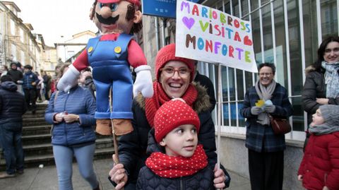 Nenos e maiores asistiron � queima dos compadres en Monforte