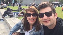 Nuria Cotarelo, de A R�a, y su marido, Asier Mart�nez