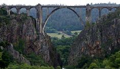 Puente viejo de Ponte Ulla, lugar elegido por Ram�n para decir adi�s.