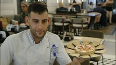 PEDRO, COCINERO DEL RESTAURANTE LE VIANDIER