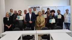El delegado, Manuel Pardo, en el centro con Dolores Neira, presidenta de AFAOR, durante su visita a la sede