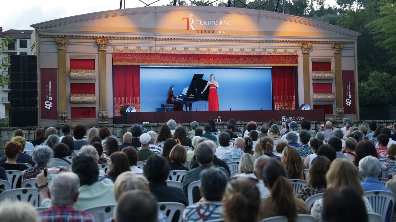 La Carroza del Teatro Real rompe barreras en Ribadavia