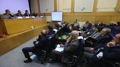 La afluencia al foro sobre transporte mar�timo que se celebra en el Puerto de A Coru�a desbord� las previsiones