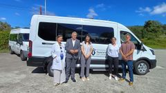 Entrega de la nueva furgoneta, con representantes de la Diputaci�n, del Concello y de Aspromor