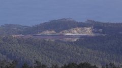 Balsa de lodos de Alcoa, desde el monte San Roque (Viveiro)