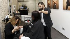 Richard Lage dirige en la Praza Maior de Viveiro el estudio Richard X Favor