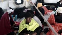 El estado del mar podr�a retrasar al domingo la llegada de los migrantes