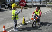 Los menores simularon ser hasta operarios de obras. 