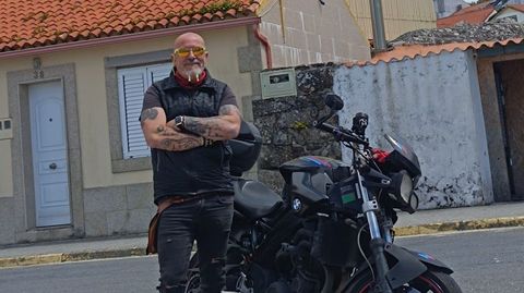 Juan Lojo es el fundador del grupo de moteros Biker?Solitarios.