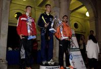 El atleta naron�s, en el podio, junto a Ero Doce y Alejandro Llamazares, segundo y tercero.