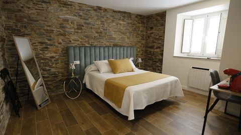 Una de las habitaciones, amplia y acogedora, de pensión Silvent
