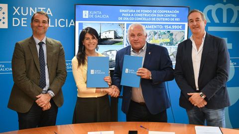 La conselleira de Vivenda e Planificaci�n de Infraestruturas, Mar�a M. Allegue, firm� este lunes en Santiago de Compostela el convenio con el alcalde de Outeiro, Jos� Pardo Lombao