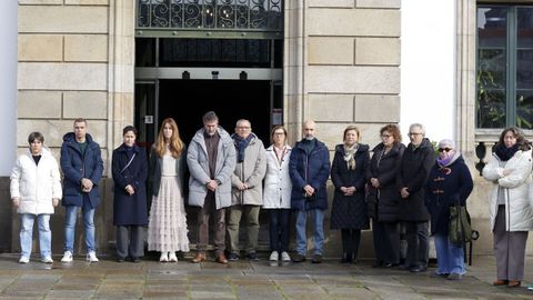 Minuto de silencio a las puertas de la Casa do Concello de Vilagarc�a