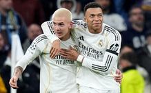 Franco Mastantuono festejando su primer gol junto a Mbapp�