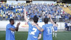 Parte de la afici�n oviedista desplazada a C�diz