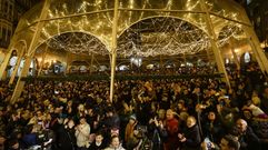 J�come cifra en 30.000 las personas que abarrotaron la praza Maior y las calles colindantes durante el encendido del alumbrado navide�o