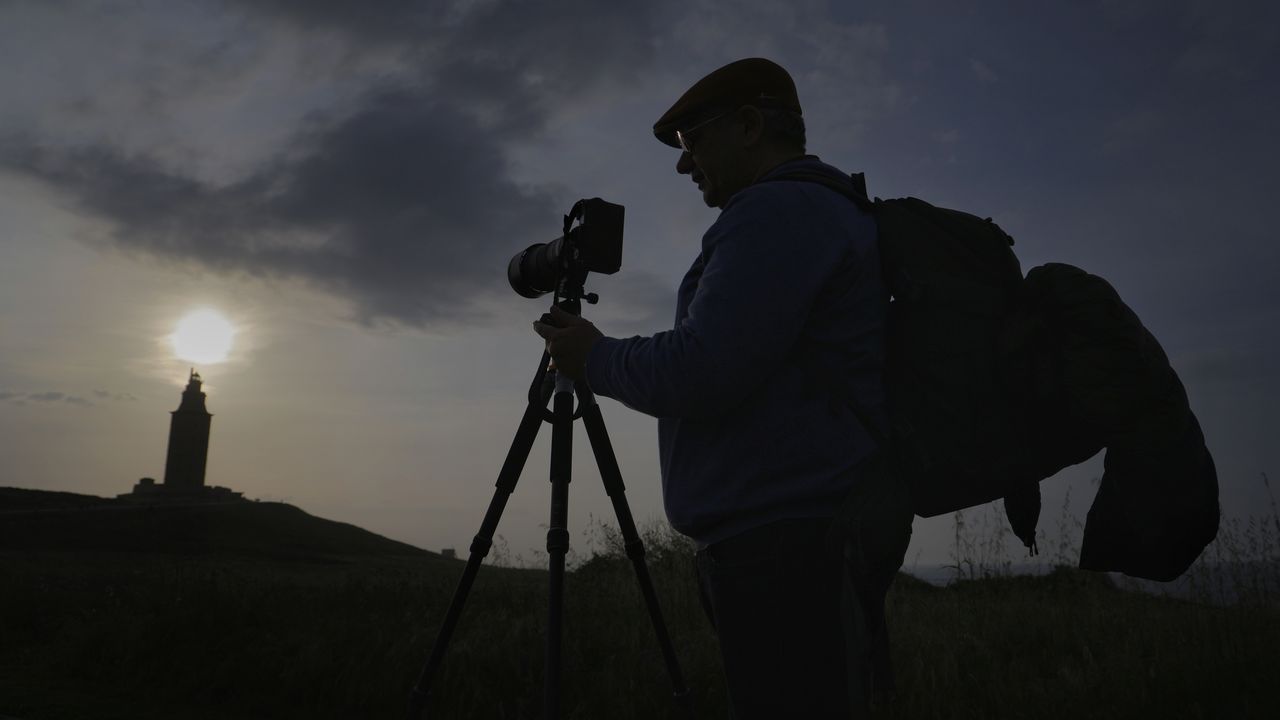Galicia pudo simular el cielo del eclipse del 12 de agosto a pesar de las nubes