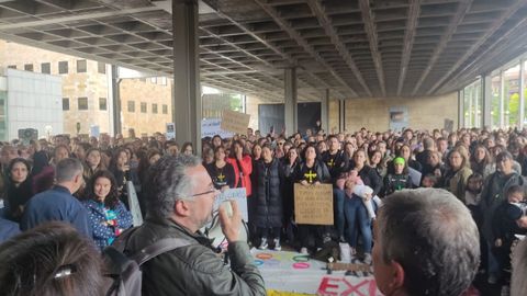 Los sindicatos de enseanza se dirigen a los docentes tras dar por concluida la reunin de este lunes con el Principado.