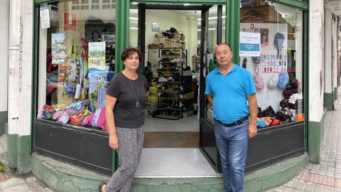 Mónica Neira y Juan Sixto, al frente de Comas Roupa de Traballo.