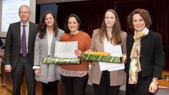 Premio para dos alumnas del IES S�nchez Cant�n de Pontevedra en el concurso nacional de Educaci�n C�vico-Tributaria