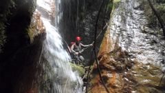 Descenso de barrancos en los ca�ones del r�o Carballido, en el municipio de Folgoso do Courel