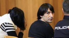 Prado Riveiro y Adriana Amenedo, en el banquillo de los acusados de la Audiencia durante la celebraci�n del juicio por el doble crimen de Betanzos