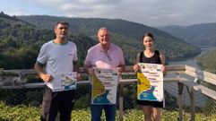 El concejal Jorge Rodr�guez, el alcalde Carlos Armesto y Paloma Rodr�guez, de Adegas Moure, en la presentaci�n de la quinta Festa da Vendima da Ribeira Sacra