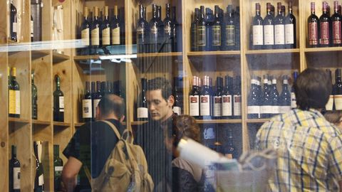Los investigadores dejan claro que los beneficios del consumo�moderado de vino desaparecen cuando se�beben m�s de tres copas al d�a