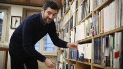 O editor Alejandro Tobar, na librar�a Couceiro de Santiago