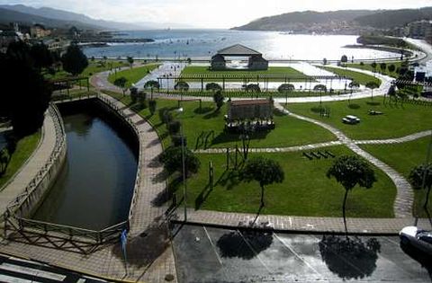 Vista del Recheo de Cee, con la playa de La Concha al fondo, desde la Casa da Cultura.