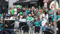 Racinguistas disfrutando de la previa en Canido antes del Racing-Valladolid