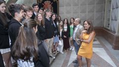 Rey y Celem�n con los estudiantes en Mar�a Pita.