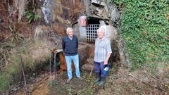 Jos� Manuel Lamelas y Jos� Antonio Requeijo, en A Silvarosa, la mina de hierro donde trabajaron